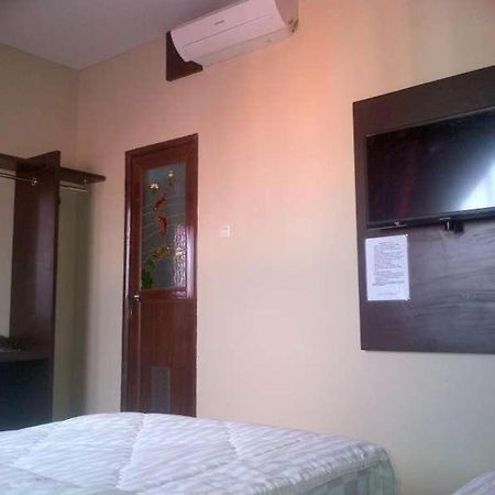 Erin Int Hotel Makassar Buitenkant foto