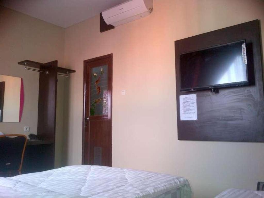 Erin Int Hotel Makassar Buitenkant foto
