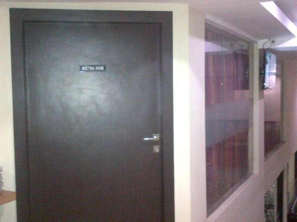Erin Int Hotel Makassar Buitenkant foto