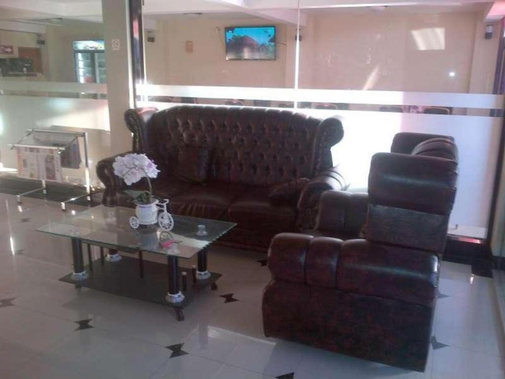 Erin Int Hotel Makassar Buitenkant foto