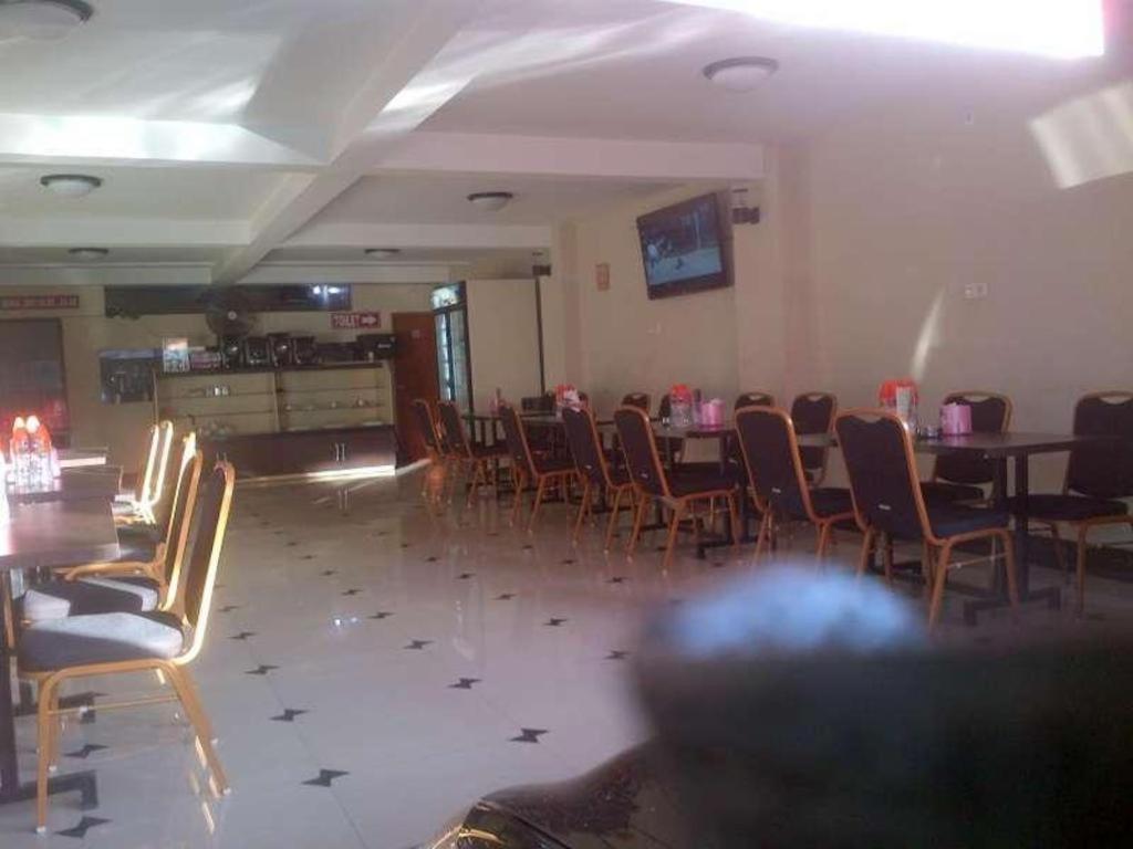 Erin Int Hotel Makassar Buitenkant foto