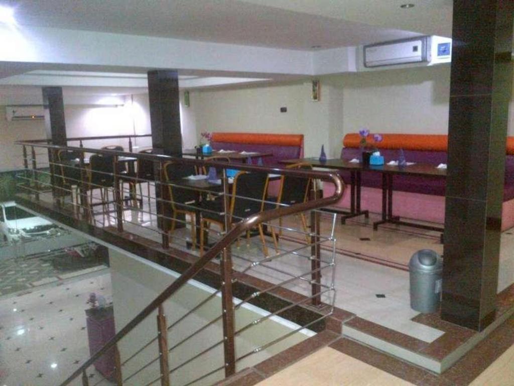 Erin Int Hotel Makassar Buitenkant foto